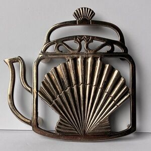 Vtg Silver Plated Teapot Trivet w/Shell Motiff